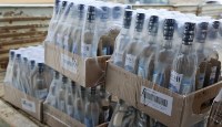 Полицейские в Южно-Сахалинске изъяли у предпринимателя 7 тысяч бутылок водки, Фото: 1