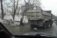 Машина развозит грязь от Дома Правительства, Фото: 14
