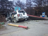 Внедорожник снес бетонную остановку на юге Сахалина, Фото: 4