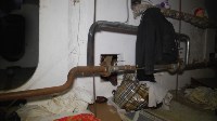 В подвале Южно-Сахалинской многоэтажки бомжи организовали себе хостел, Фото: 1