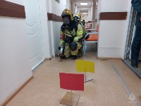 Условный пожар в рентген-кабинете детской поликлиники тушили в Корсакове, Фото: 8