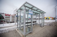 Информационные таблички монтируют на автобусных остановках в Южно-Сахалинске, Фото: 1