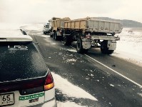 Subaru врезался в груженый самосвал на дороге Ильинское - Шактерск, Фото: 2