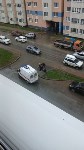 Южносахалинец пошатался по проезжей части, достал водителя и улёгся прямо на дороге , Фото: 1
