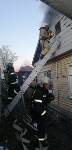 Крышу частного дома потушили пожарные Южно-Сахалинска, Фото: 3