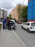 Три "тойоты" столкнулись во дворе в Южно-Сахалинске, Фото: 5