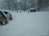 В Синегорске пассажиры вызволили из снежного плена автобус, Фото: 7