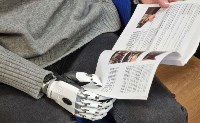 Умный протез руки с микропроцессорным управлением получила южносахалинка, Фото: 3