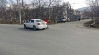 Автовышка врезалась в седан на пешеходном переходе в Южно-Сахалинске, Фото: 2