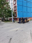 Три "тойоты" столкнулись во дворе в Южно-Сахалинске, Фото: 2