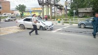 Две "Тойоты" столкнулись в Южно-Сахалинске, Фото: 1