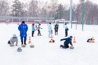 Игра в снежки, хороводы и кёрлинг: Рождество отметили в городском парке Южно-Сахалинска, Фото: 14