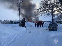 Появились фото и видео с места крупного пожара в Березняках, Фото: 3
