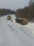Грузовик опрокинулся на севере Сахалина, Фото: 3