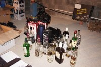 Поддельный алкоголь элитных брендов изъят из оборота на Сахалине , Фото: 5