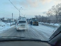 Большегруз с прицепом и грузовичок столкнулись в Южно-Сахалинске, Фото: 3