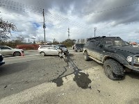 Универсал и внедорожник жёстко столкнулись в Южно-Сахалинске, Фото: 2