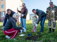 В Новотроицком люди посадили больше 300 деревьев и кустарников, Фото: 11