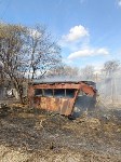 Гаражи сгорели из-за вспыхнувшей травы в Поронайском районе , Фото: 3
