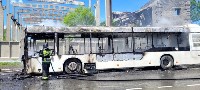 Появились снимки сгоревшего автобуса в Южно-Сахалинске, Фото: 2