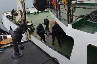 Пассажиров судна с Курил "спасали" на Камчатке, Фото: 1
