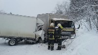 Один человек погиб и трое пострадали при лобовом столкновении грузовиков на юге Сахалина, Фото: 2