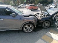 Два автомобиля жёстко столкнулись в Южно-Сахалинске, пострадал человек, Фото: 4