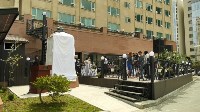 У гостиницы в Южно-Сахалинске открыли памятную доску в честь японского мецената, Фото: 1