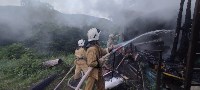 Пожар в бане перекинулся на частный дом в Холмском районе, Фото: 1
