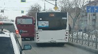 Два рейсовых автобуса столкнулись в центре Южно-Сахалинска, Фото: 3