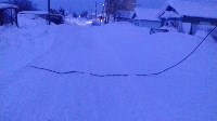 Электрический кабель протянулся по проезжей части на улице Хлебной, Фото: 1