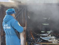 Горящий гараж потушили в Александровске-Сахалинском, Фото: 3