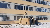 Больше 600 человек эвакуировали из средней школы в Долинске, Фото: 6