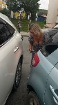 Хэтчбек и кроссовер не смогли разъехаться во дворе в Южно-Сахалинске, Фото: 2