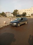 Тойота снесла мраморные шары на площади в Углегорске, Фото: 3