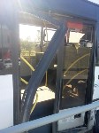 Грузовик врезался в пассажирский автобус столкнулись в Южно-Сахалинске, Фото: 6