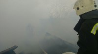 Гаражи горят в переулке Украинском в Южно-Сахалинске, Фото: 3