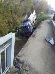 Грузовик снес перила моста и фонарный столб в Александровске-Сахалинском, Фото: 4