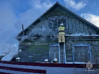 Жилой дом горит в Александровске-Сахалинском, Фото: 4