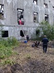 Семеро человек оказались под завалами заброшенного здания в Поронайске, Фото: 1