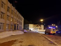 Оперативные службы Холмска стянулись к зданию районной администрации, Фото: 3