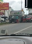 Микроавтобус и минивэн столкнулись в Южно-Сахалинске, Фото: 1