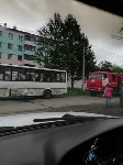 В Поронайске в рейсовый автобус врезался Lexus, Фото: 1
