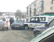 Для задержания пьяного водителя полицейские Корсакова открыли стрельбу по колесам автомобиля, Фото: 1