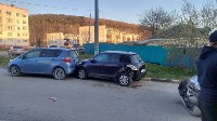 Очевидцы: пьяный водитель врезался в припаркованные автомобили в Южно-Сахалинске, Фото: 3