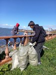 Сахалинцы очистили берег моря, заваленный бутылками, вёдрами и сломанной бытовой техникой, Фото: 5