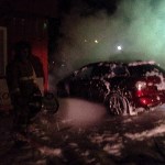 Автомобиль загорелся на улице Нагорной в Корсакове, Фото: 1
