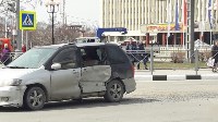 Mazda MPV и Toyota Harrier столкнулись на перекрестке в центре Южно-Сахалинска, Фото: 4