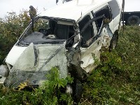 Микроавтобус воткнулся в кювет в Долинском районе, Фото: 1