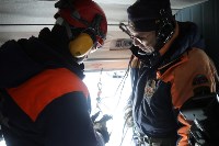 Сахалинские спасатели попрактиковались в десантировании с вертолёта, Фото: 8